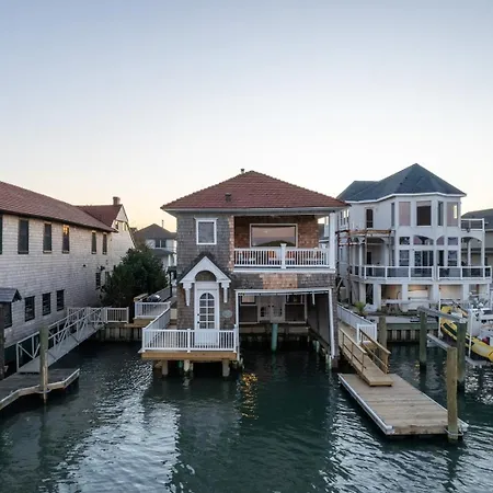 The Capone House-Historic Bayfront Home W/Hot Tub-3