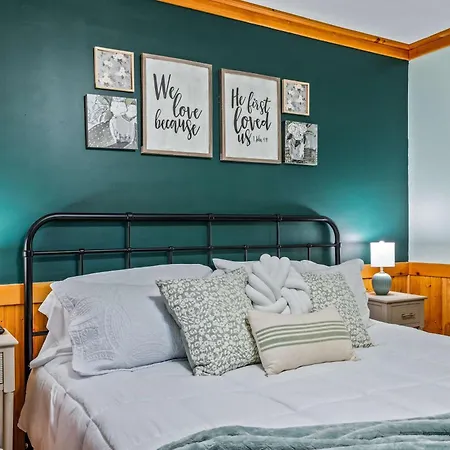 Serene Escape Minutes From Smoky Mountain Fun-3