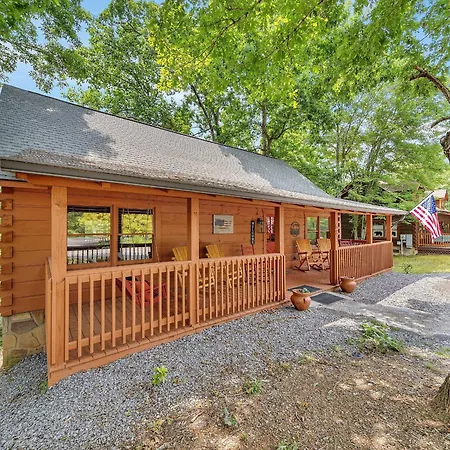Er76 - Bear Tracks - Great Location! Close To All The Action! Cabin-3