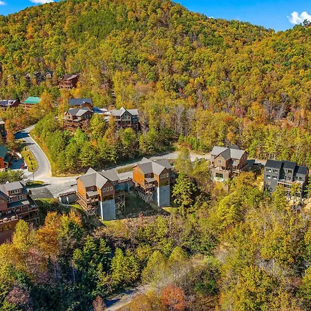 Mountain Aqua Lodge By Venture Smoky Mountains-2