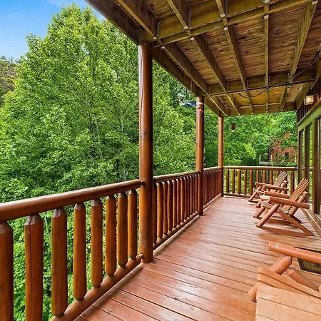 Cubby Bear Smoky Mountain Cabin - Summer Specials!-2