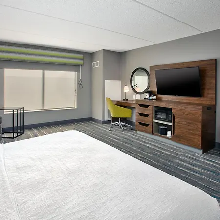 Hampton Inn & Suites Cleveland-Beachwood-2