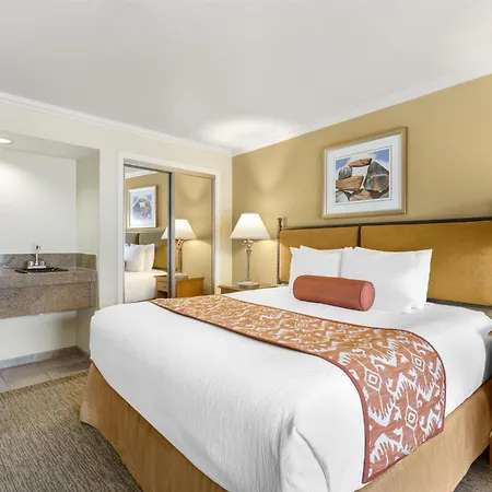 Best Western Plus Arroyo Roble Hotel & Creekside Villas-2