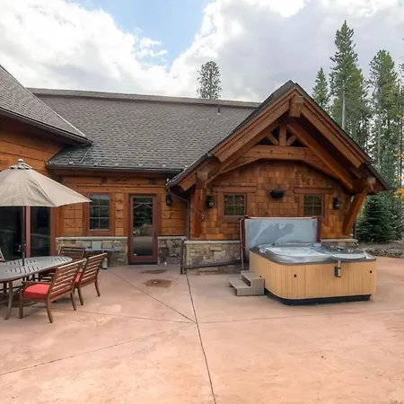 Hatari Lodge Holiday Home-2