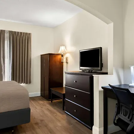 Quality Inn And Suites Lafayette-3