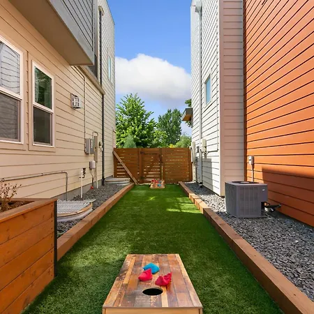 The Cycle Haus Rooftop Deck With Hot Tub And Views-2
