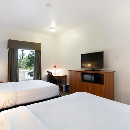 Super 8 By Wyndham Calgary Shawnessy Area-3