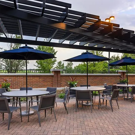Courtyard Minneapolis Maple Grove Arbor Lakes-3