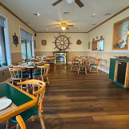 Riviera Inn And Suites 1000 Islands-3