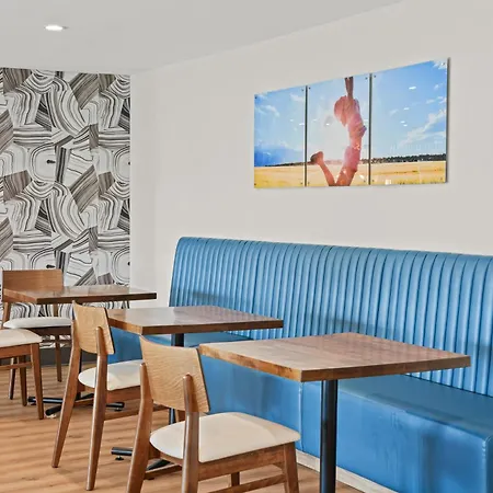 Days Inn By Wyndham Regina-2
