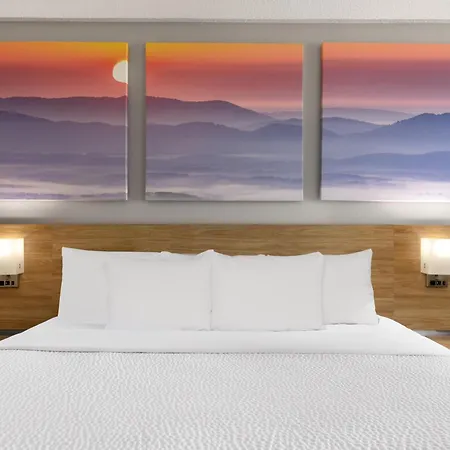 Days Inn By Wyndham Harrisonburg-3