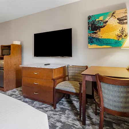 Best Western Ambassador Inn & Suites-2