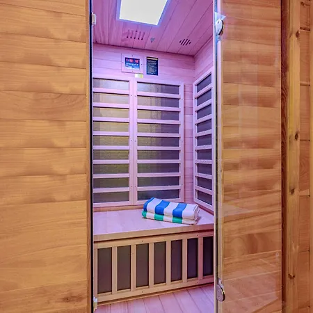 Cedar Hollow- Romantic Escape For 2, Views, Hot Tub, Sauna & Dogs-2
