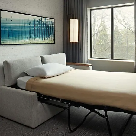Courtyard By Marriott Hamilton-3