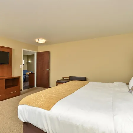 Comfort Suites Minot South-2