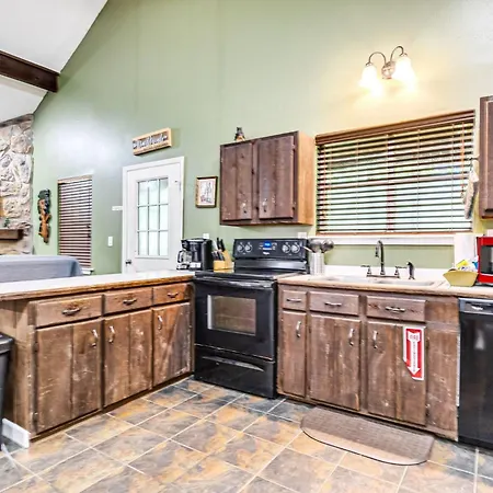 Bear Creek Hollow, Free Dollywood Ticket & More! 2 King Bedrooms And Loft W Hot Tub, Game Room Wifi-2