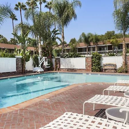 Best Western Plus Carriage Inn-2