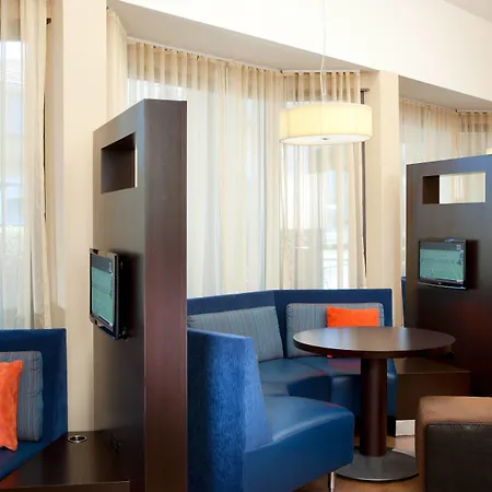 Courtyard By Marriott Las Vegas Convention Center-2