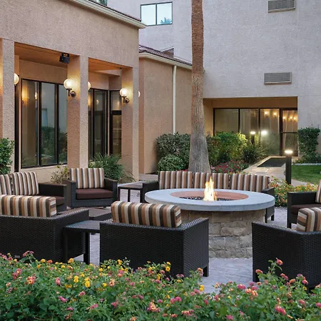 Courtyard By Marriott Las Vegas Convention Center-3