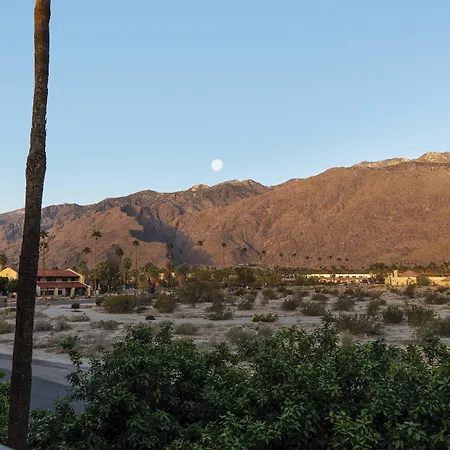 Courtyard By Marriott Palm Springs-3