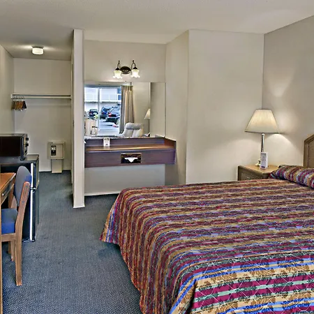 Ramada By Wyndham Anaheim Convention Center-3