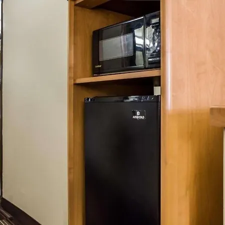 Quality Suites Near West Acres-3