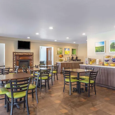 Days Inn & Suites By Wyndham East Flagstaff-2