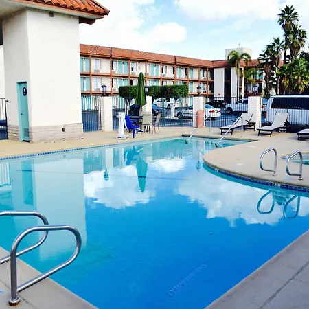 Days Inn By Wyndham Anaheim Near The Park-2