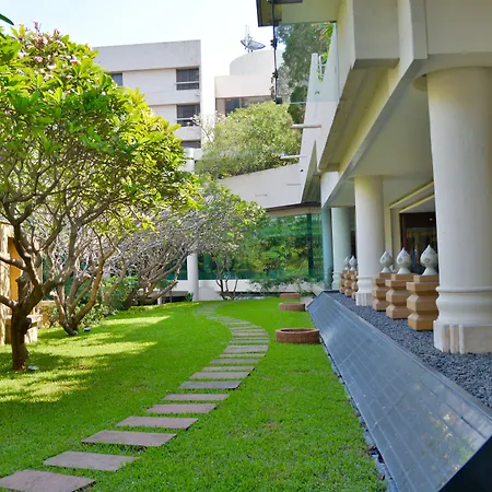 Rama Gardens Hotel Bangkok-2
