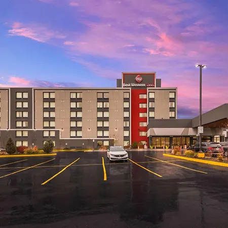 Best Western Plus Toronto North York Hotel & Suites-3