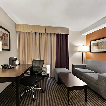 Best Western Plus Toronto North York Hotel & Suites-3