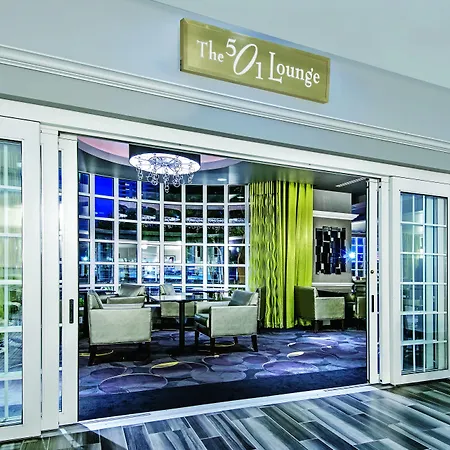 La Quinta Inn & Suites By Wyndham San Antonio Riverwalk-2