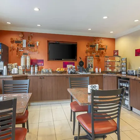 Best Western Plus Airport Plaza-3