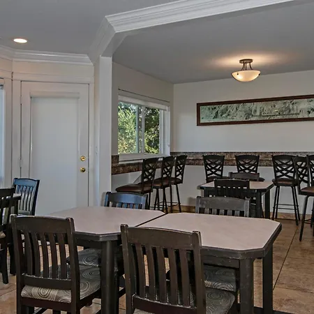 Riverland Inn & Suites-2