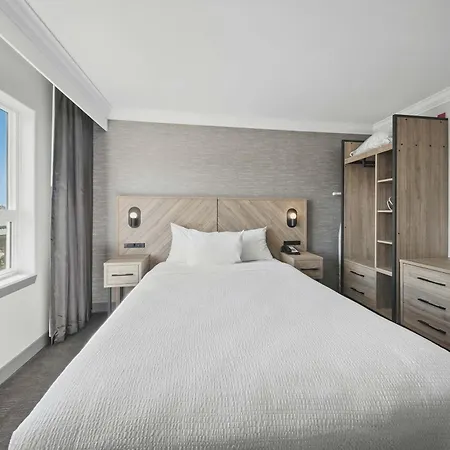 Sandman Hotel Red Deer-2