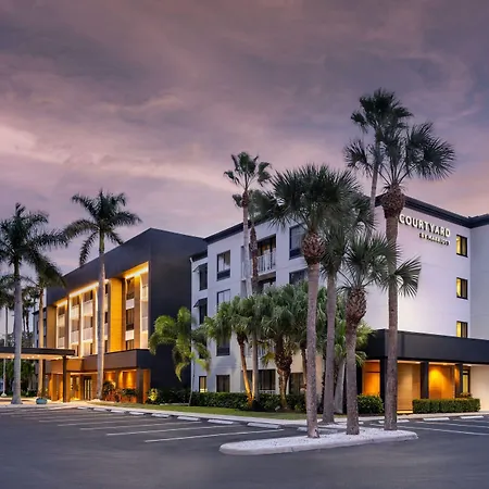 Courtyard By Marriott - Naples-2