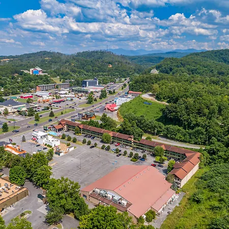 Days Inn By Wyndham Pigeon Forge South-3