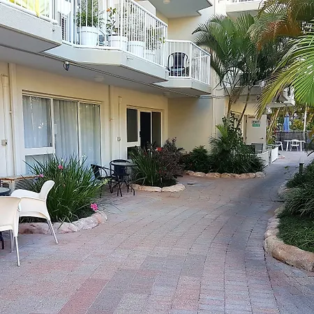 Outrigger Burleigh-3