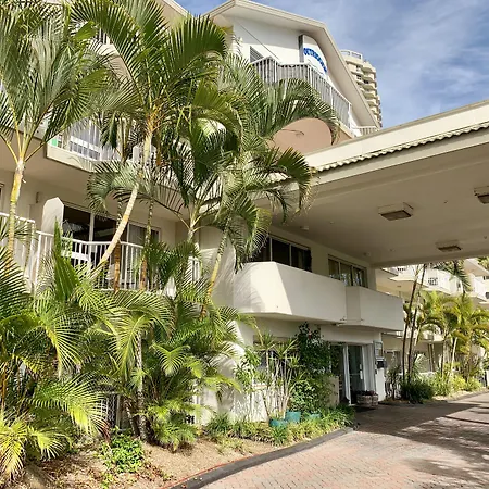 Outrigger Burleigh-2