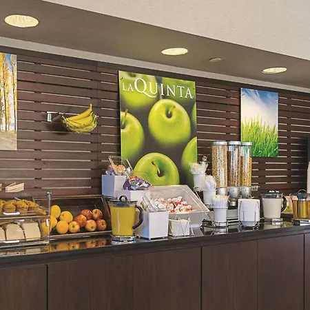 La Quinta Inn & Suites By Wyndham Ontario Airport-3