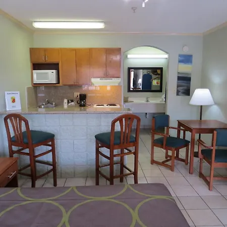 Super 8 By Wyndham South Padre Island-2