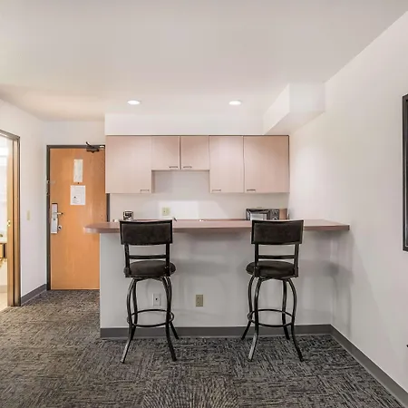 Americas Best Value Inn & Suites-Birch Run-3