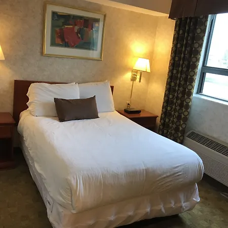 Lexington Inn & Suites-Windsor-2