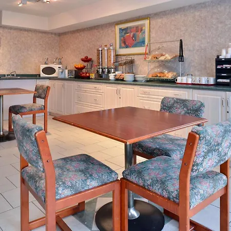 Lexington Inn & Suites-Windsor-2