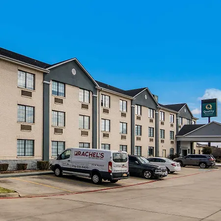 Quality Inn & Suites Fort Worth - Fossil Creek-3