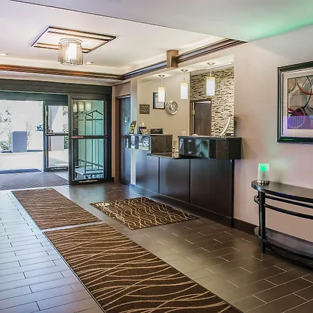 Comfort Inn & Suites Butler-3