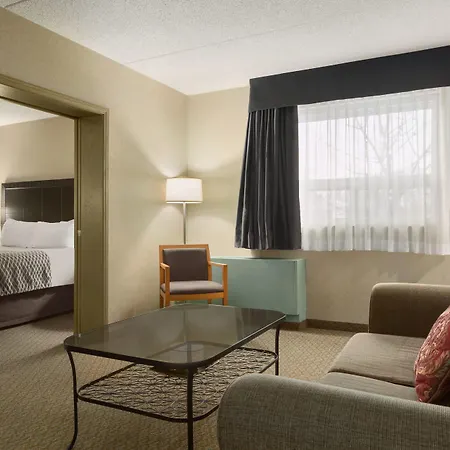 Travelodge By Wyndham Winnipeg East-3