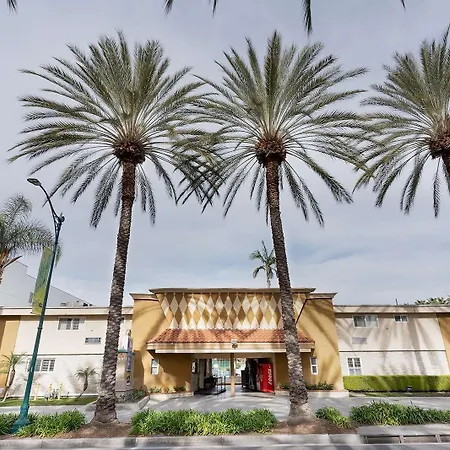 Americas Best Value Inn & Suites Anaheim-2