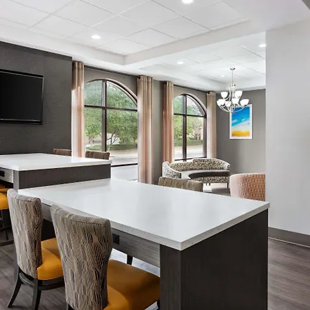 Days Inn & Suites By Wyndham Murfreesboro I-24 East-2