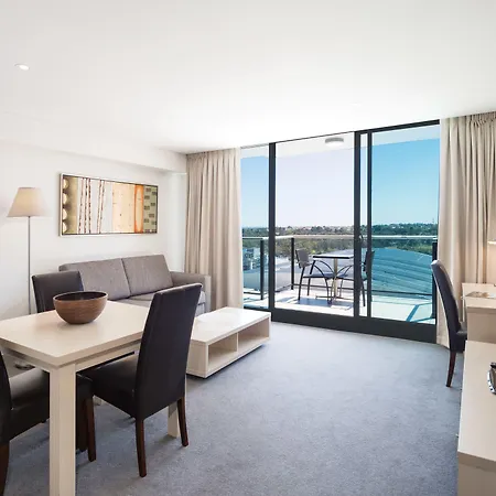 Oaks Adelaide Horizons Suites-2